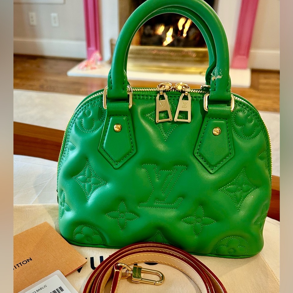 🎉NEW & Gorgeous!!50% off retail!!!🧑🏻‍🎄🎄LV Alma BB Kelly💚 Bubble Bag!!!!